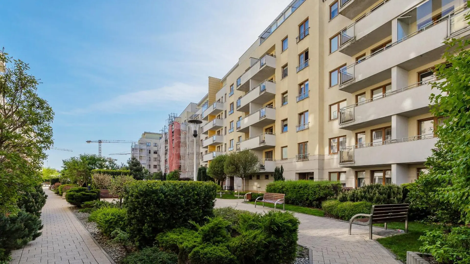 Spacious Apartment With Parking And Balcony By Noclegi Renters 바르샤바 폴란드