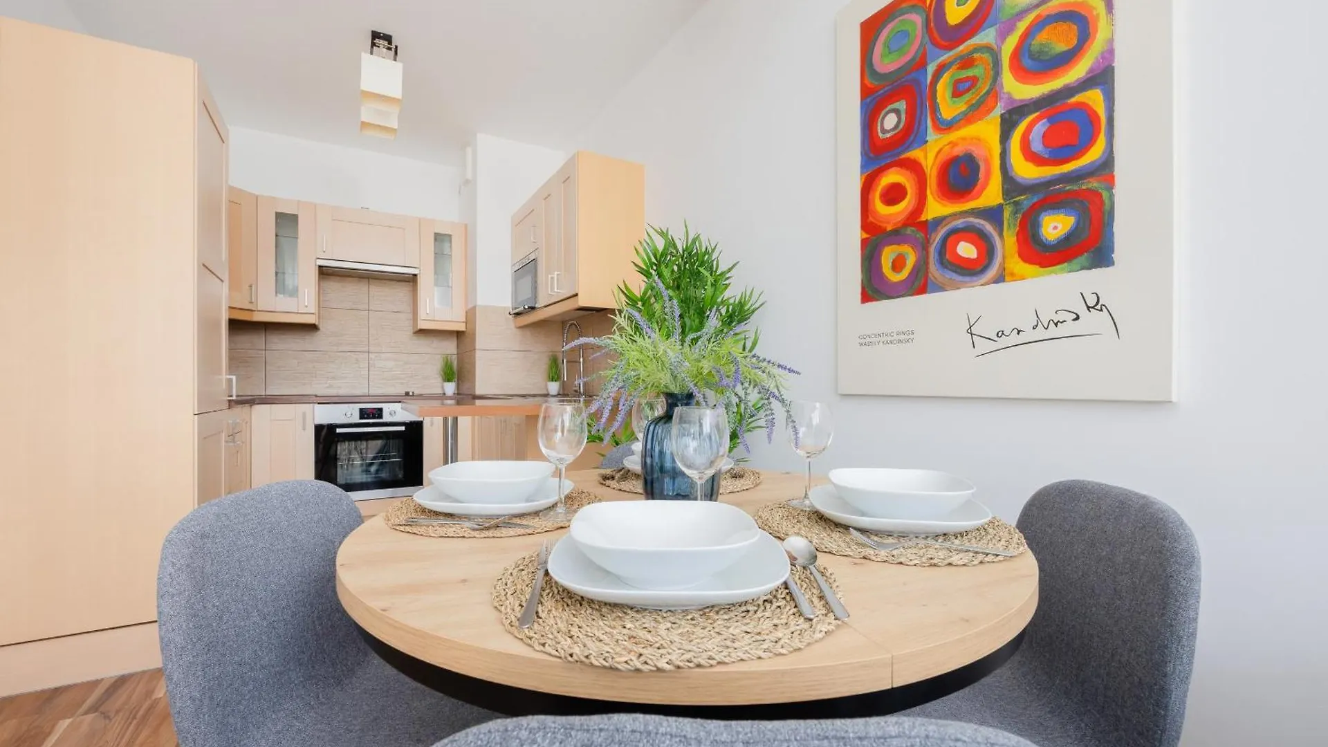 Spacious Apartment With Parking And Balcony By Noclegi Renters 바르샤바