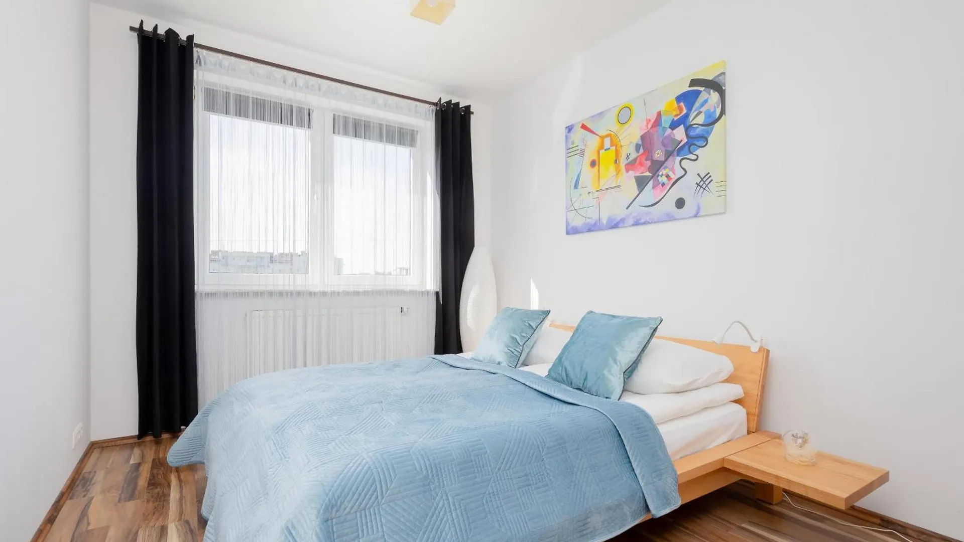 Spacious Apartment With Parking And Balcony By Noclegi Renters 바르샤바 0*,