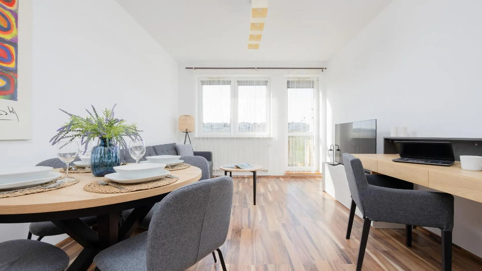 Spacious Apartment With Parking And Balcony By Noclegi Renters 바르샤바