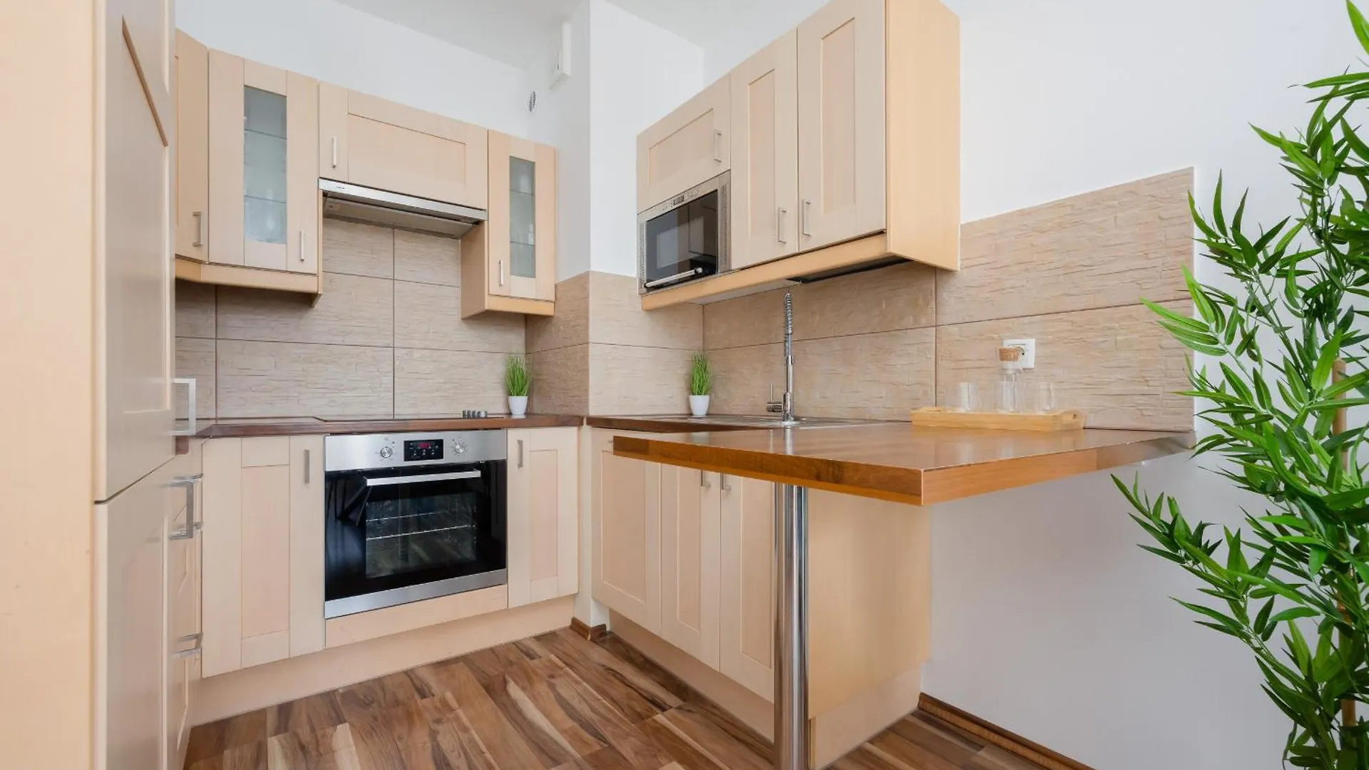 Spacious Apartment With Parking And Balcony By Noclegi Renters 바르샤바 폴란드