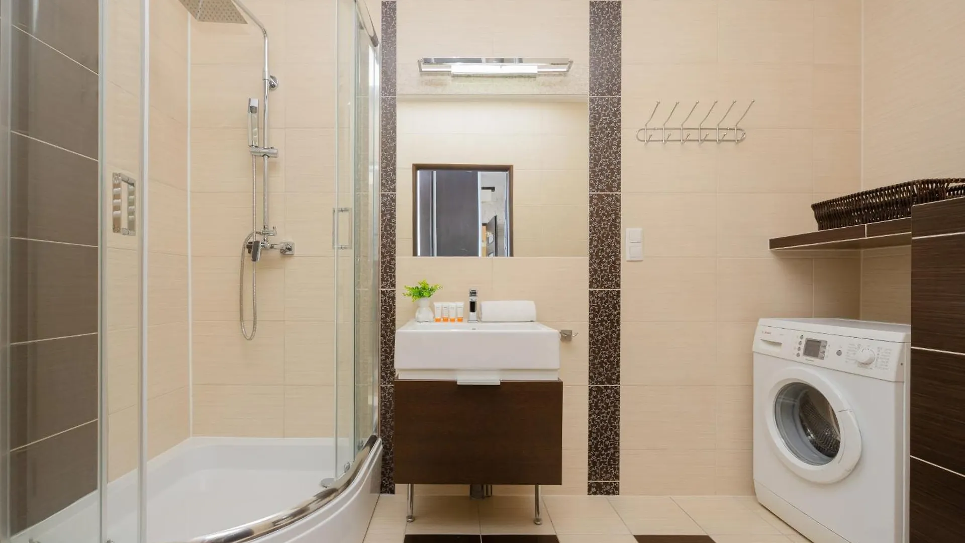 Spacious Apartment With Parking And Balcony By Noclegi Renters 바르샤바