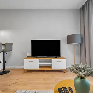  Apartament Ursus Comfy With Free Parking